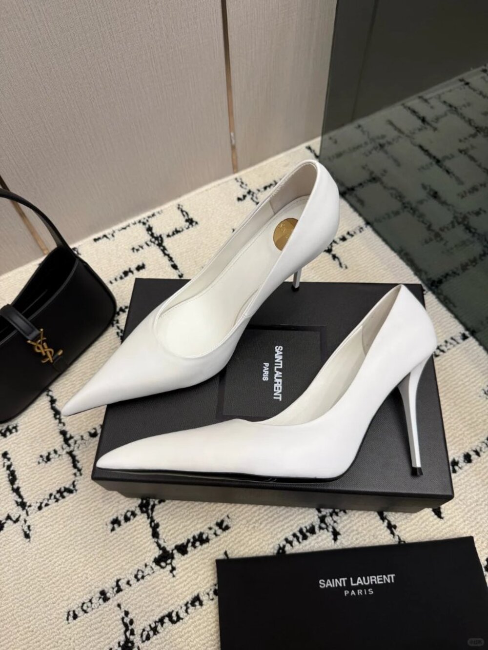 Classic Saint Laurent shoes: A Stylish and Versatile Choice for Elegance